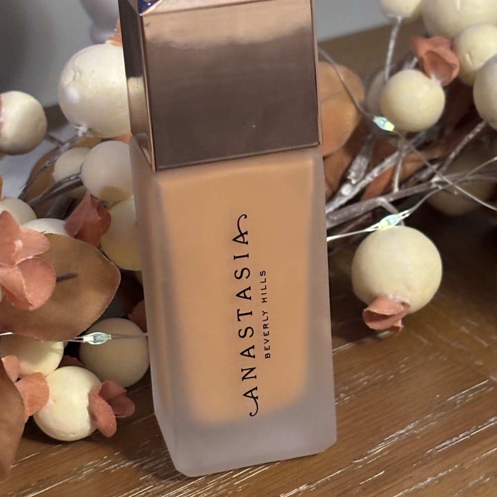 Anastasia Beverly Hills Blurring Second Skin Foundation 3N Price is firm.